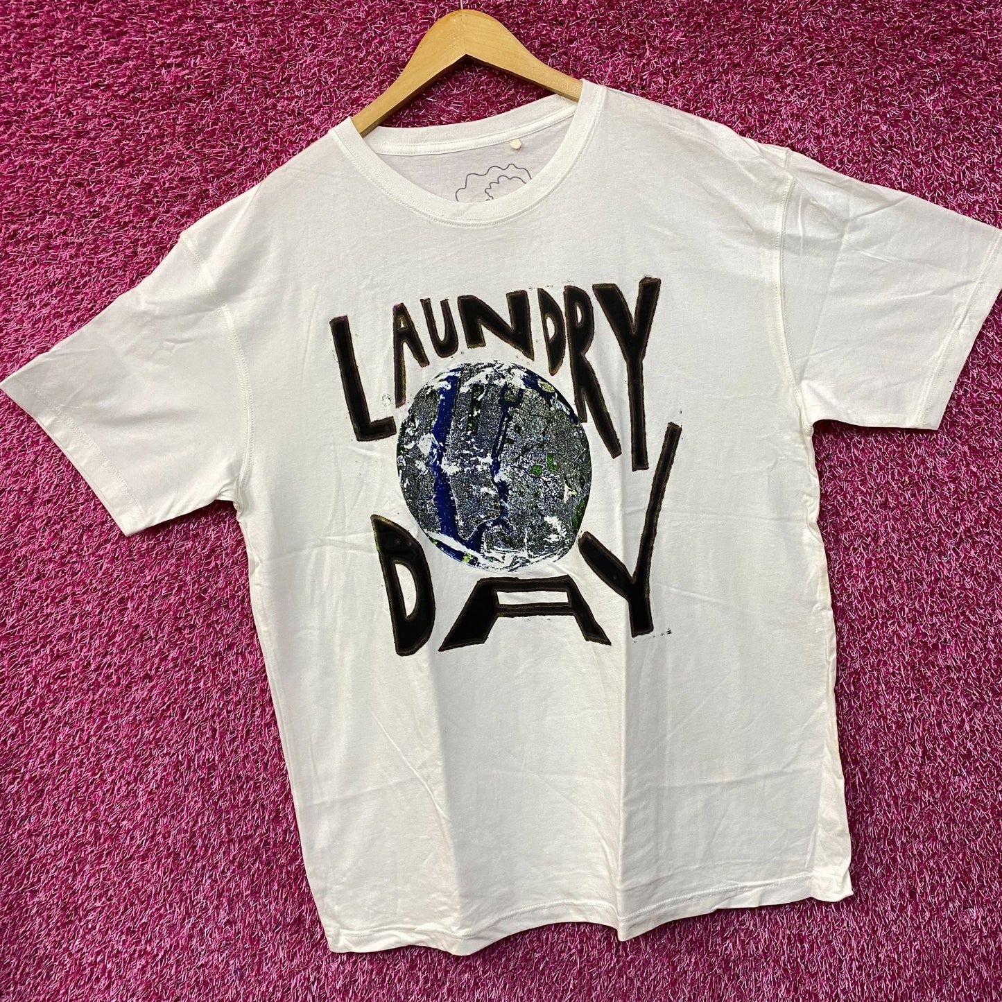 Laundry Day Save the Planet T-shirt size XL