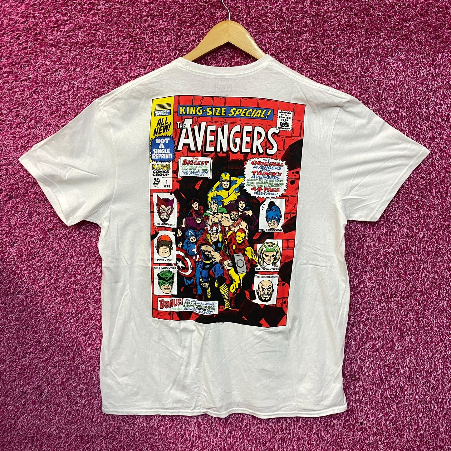 Marvel Comics Avengers White T-Shirt XL