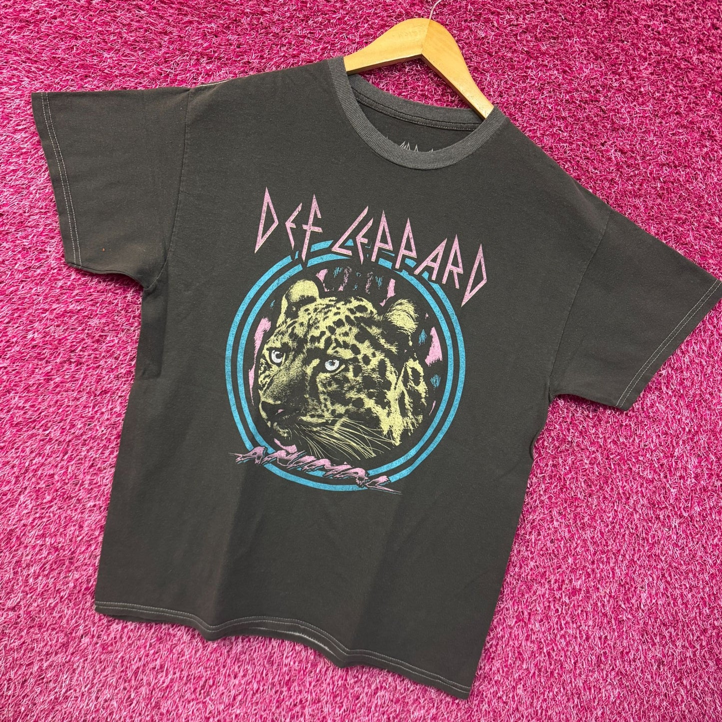 Def Leppard Animal Neon Jungle Cat Heavy Metal Band Tee M