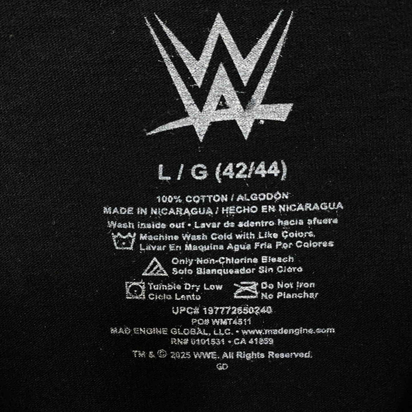 WWE Monday Night Raw Poster Raw is War T-Shirt Large