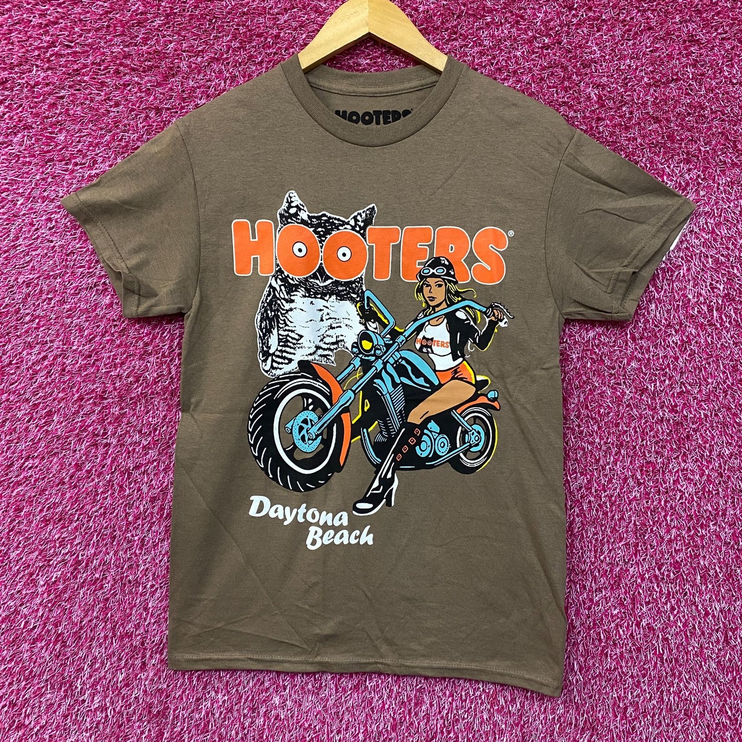 Hooters Daytona Beach Motorcycle Club T-Shirt Small
