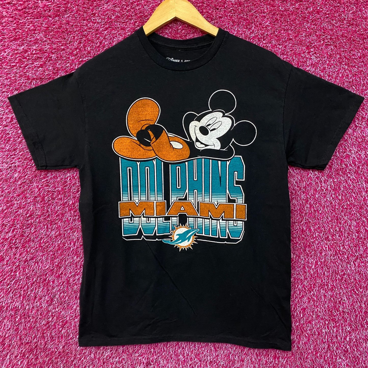 Disney x Junk Food NFL Miami Dolphins Mickey Mouse Kick Back T-Shirt Small