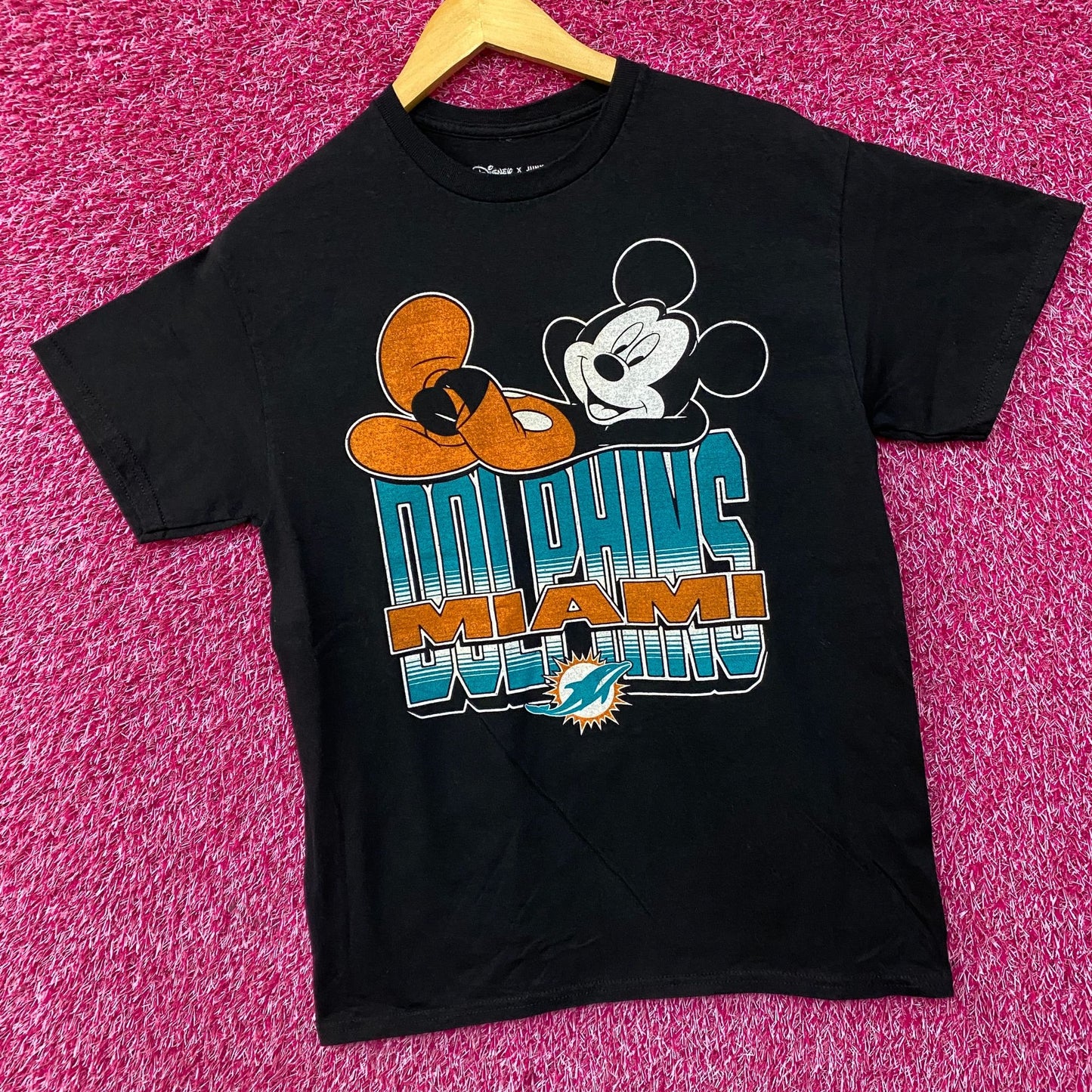 Disney x Junk Food NFL Miami Dolphins Mickey Mouse Kick Back T-Shirt Small