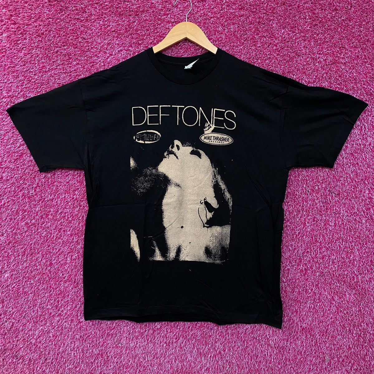 Deftones Saturday Night Wrist Graphic Band T-Shirt XL
