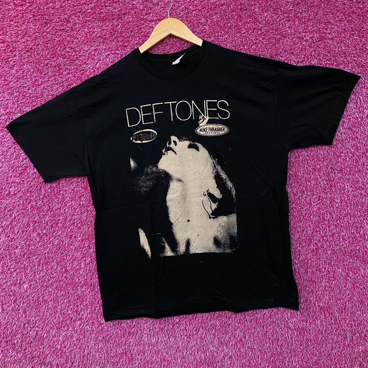 Deftones Saturday Night Wrist Graphic Band T-Shirt XL