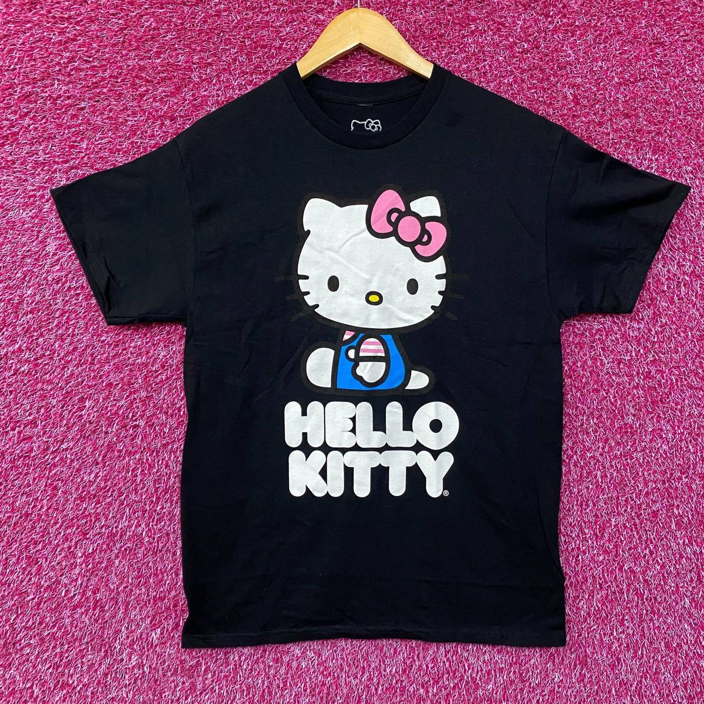 Sanrio Hello Kitty Kawaii Graphic Design T-Shirt Small