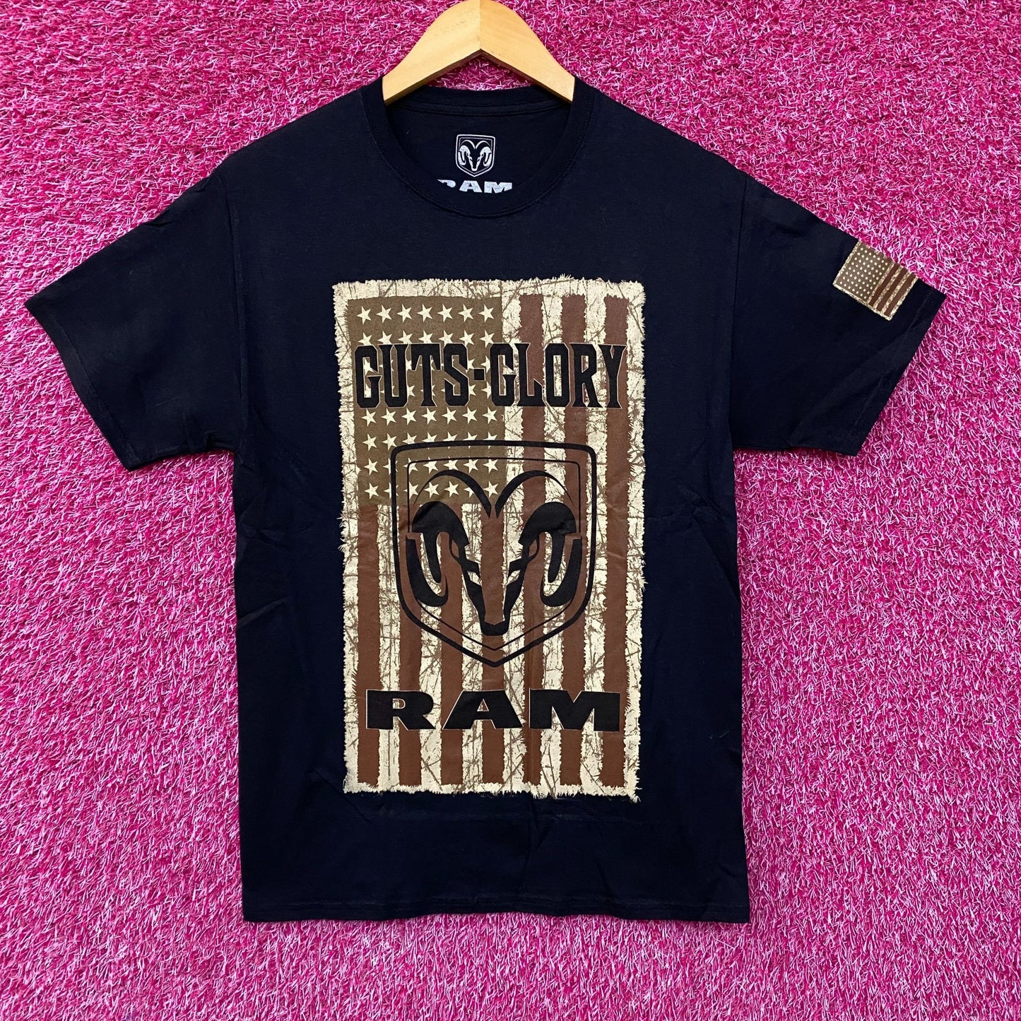 Dodge Rams Guts n Glory Classic Car Tshirt Size Small