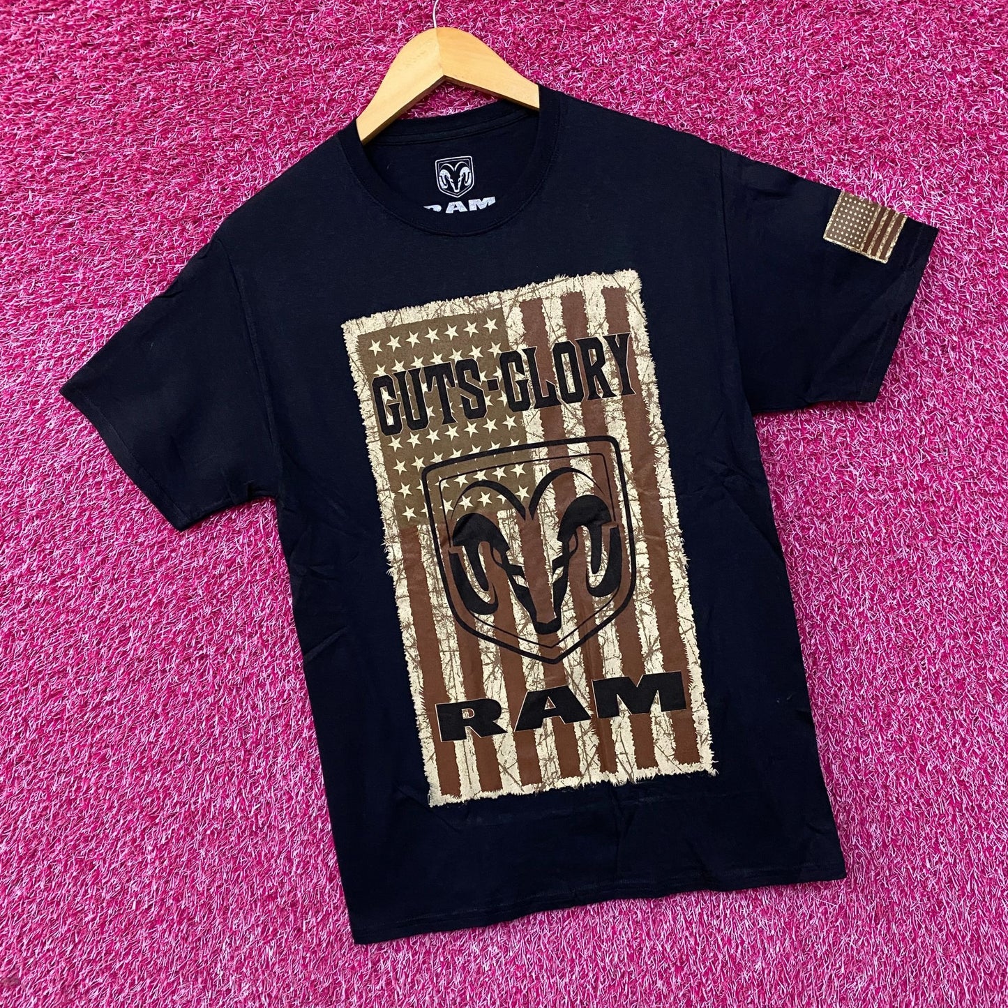Dodge Rams Guts n Glory Classic Car Tshirt Size Small