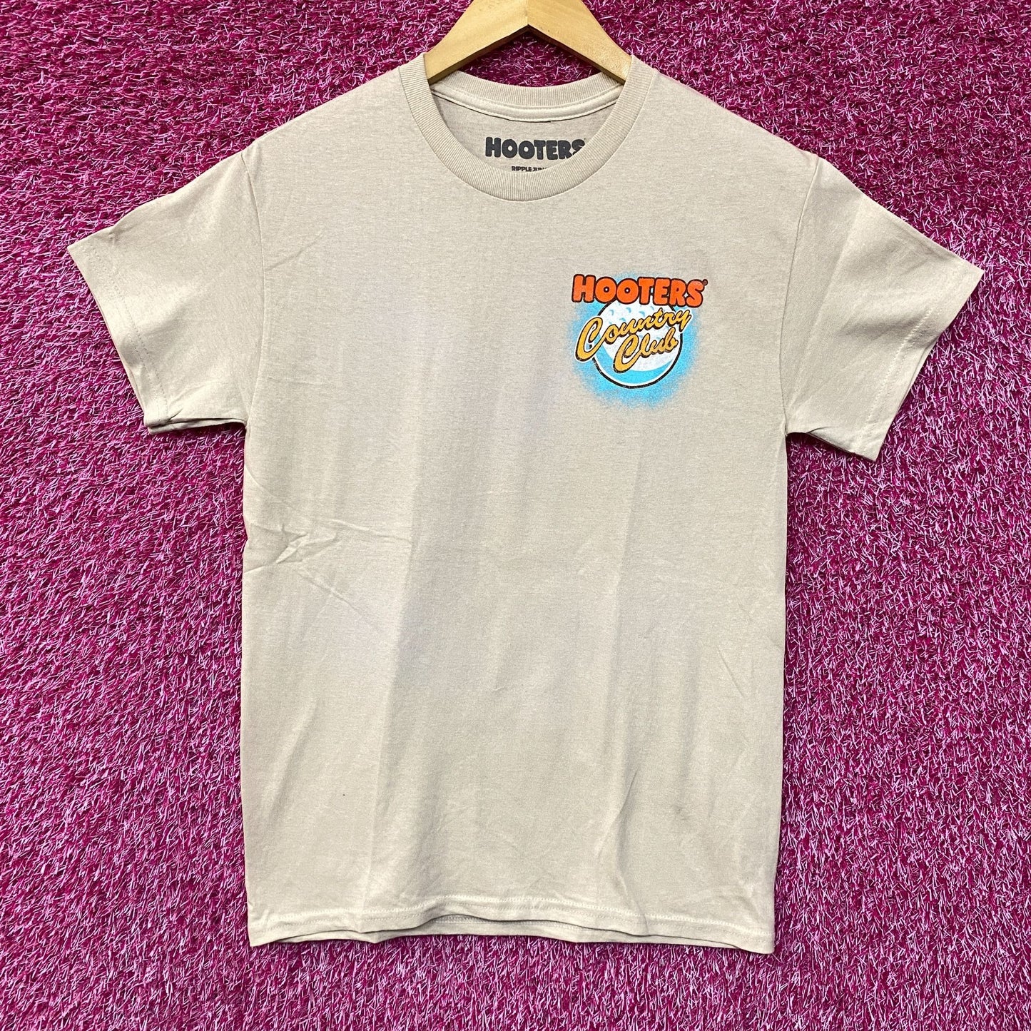 Hooters Country Club Delightfully Tacky Since 83 T-Shirt Small
