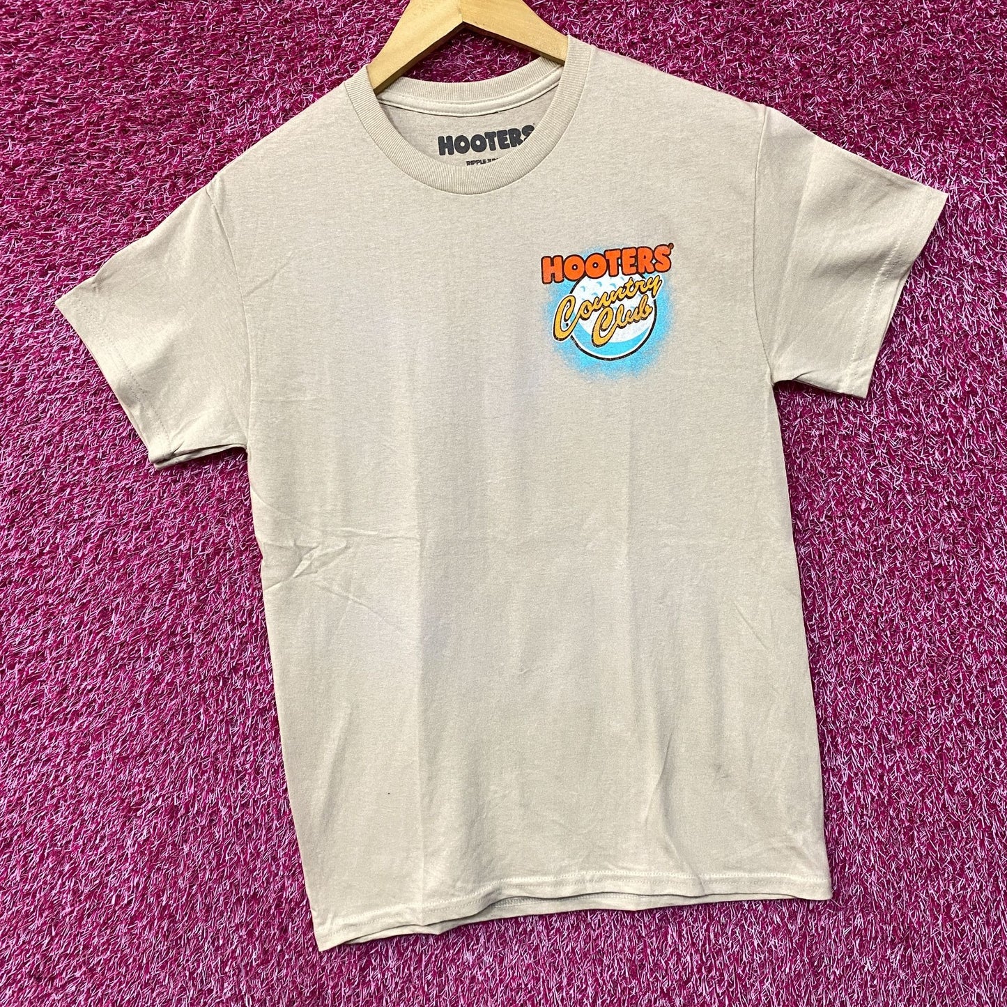 Hooters Country Club Delightfully Tacky Since 83 T-Shirt Small