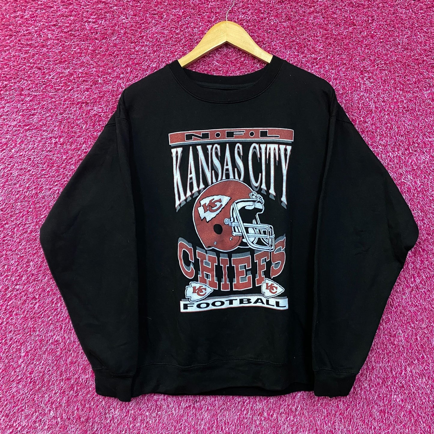 Junk Food Clothing NFL Kansas City Chiefs Helmet Crewneck Sweatshirt Large