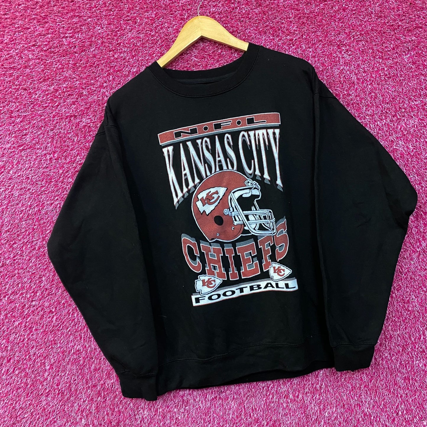 Junk Food Clothing NFL Kansas City Chiefs Helmet Crewneck Sweatshirt Large