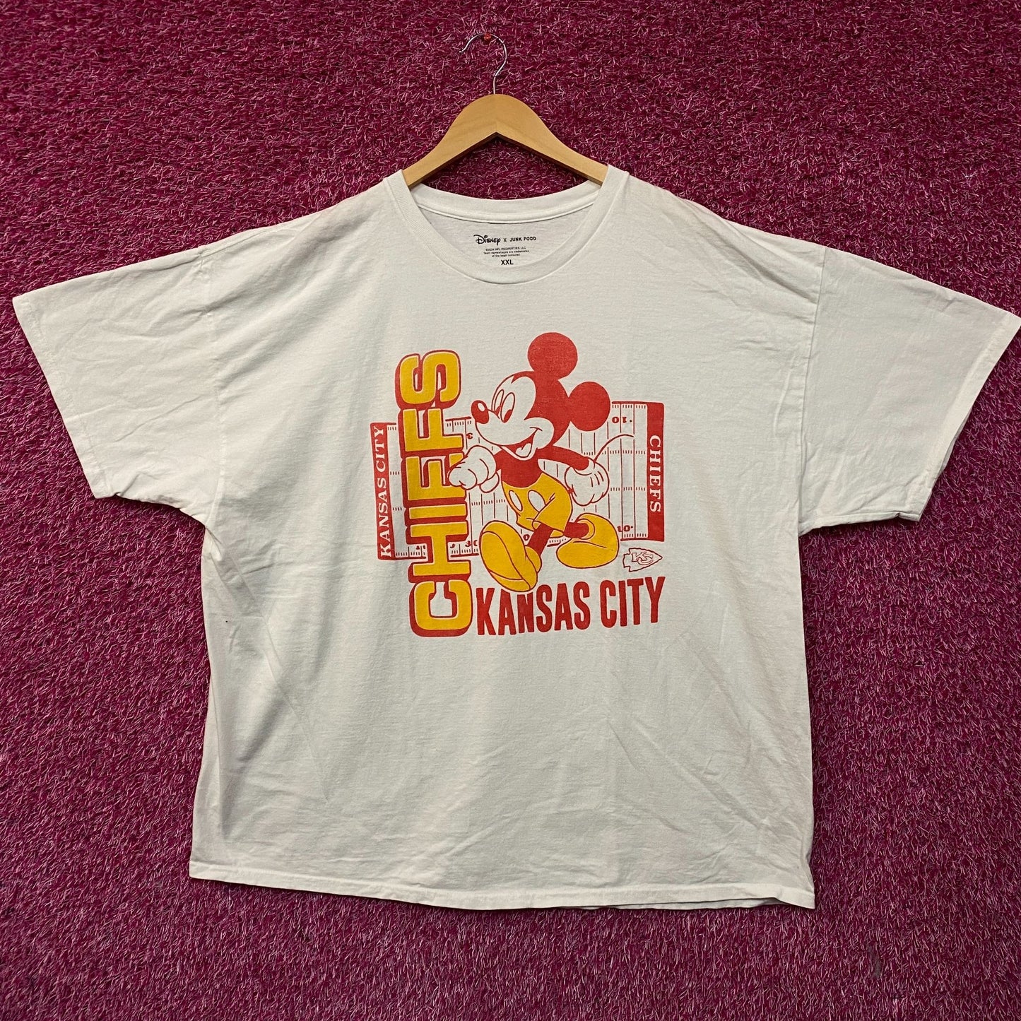 Disney x Junk Food NFL Kansas City Chiefs Mickey Mouse Field T-Shirt 2XL