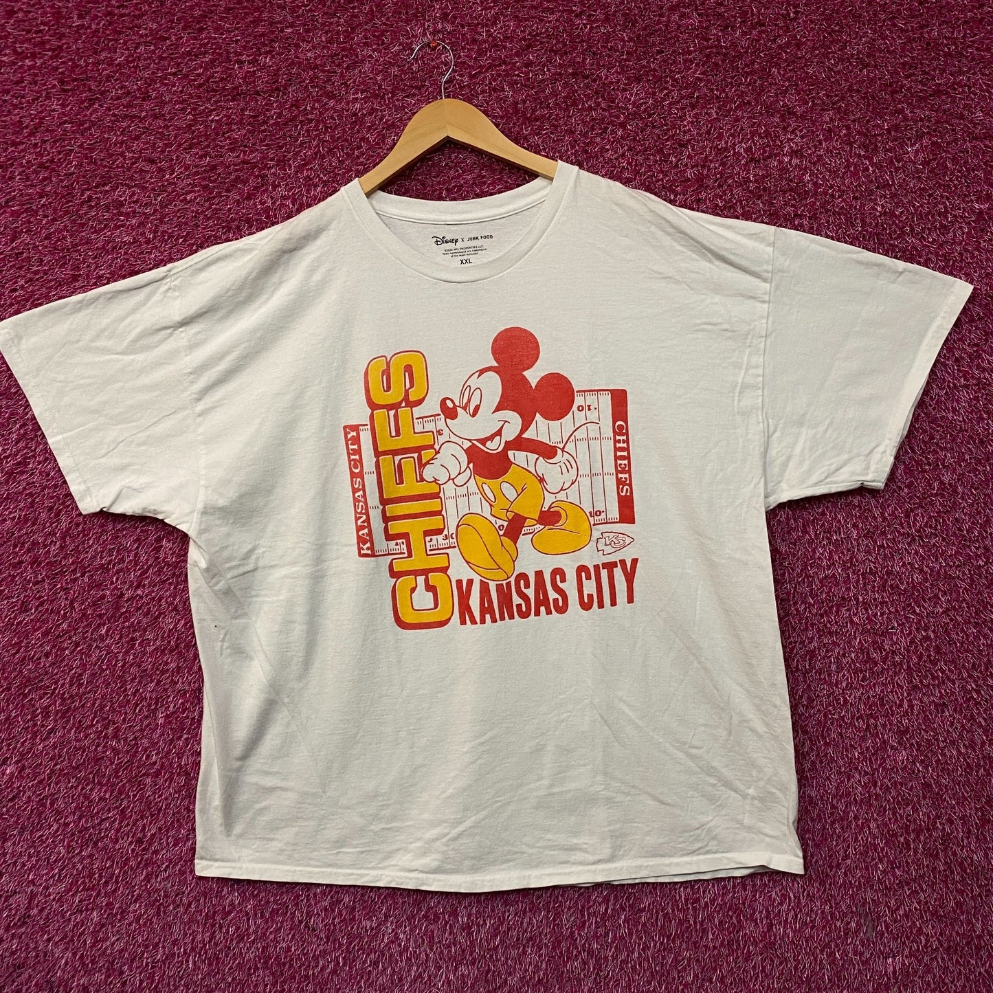 Disney x Junk Food NFL Kansas City Chiefs Mickey Mouse Field T-Shirt 2XL