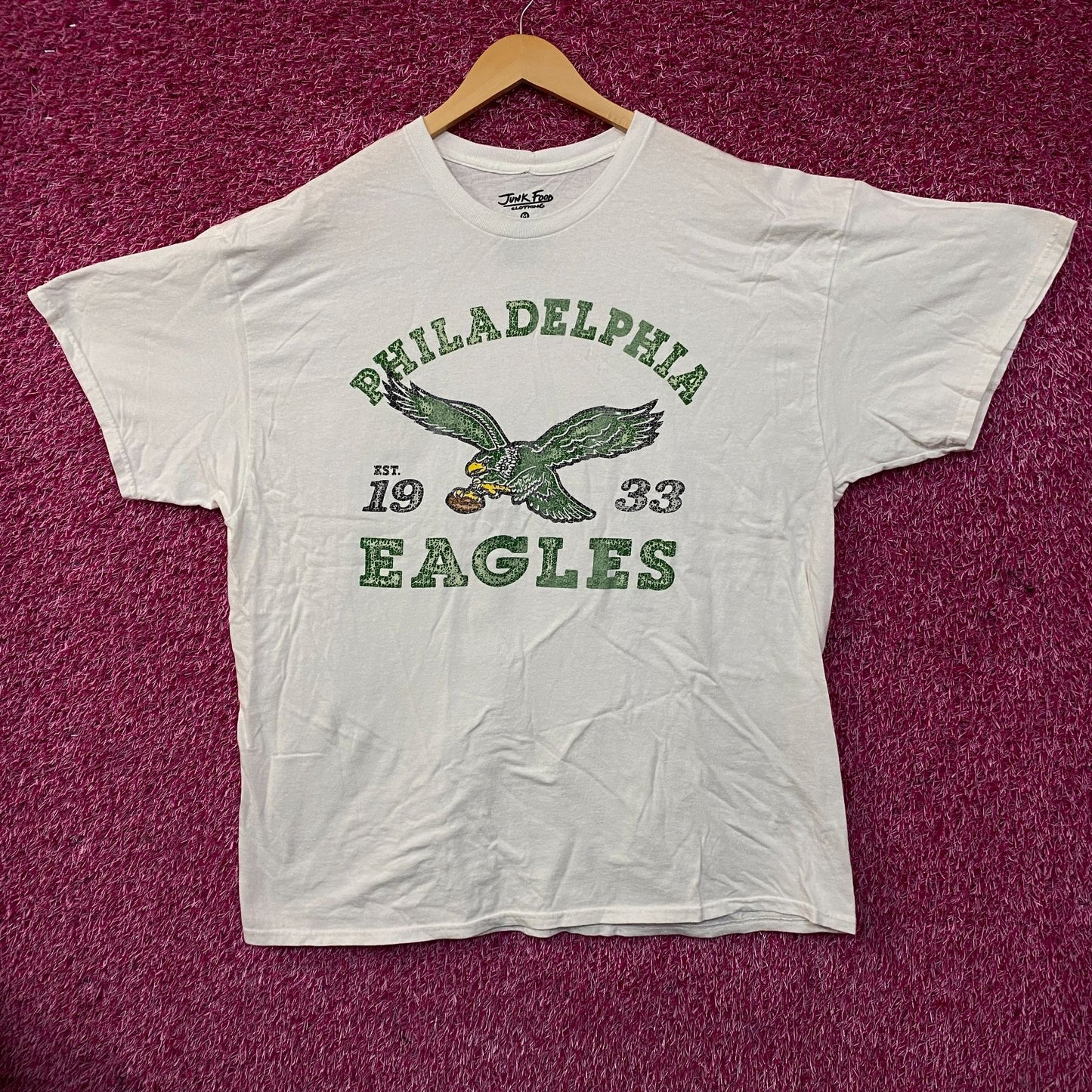 Junk Food Philadelphia Eagles Vintage Style Graphic T-Shirt Medium