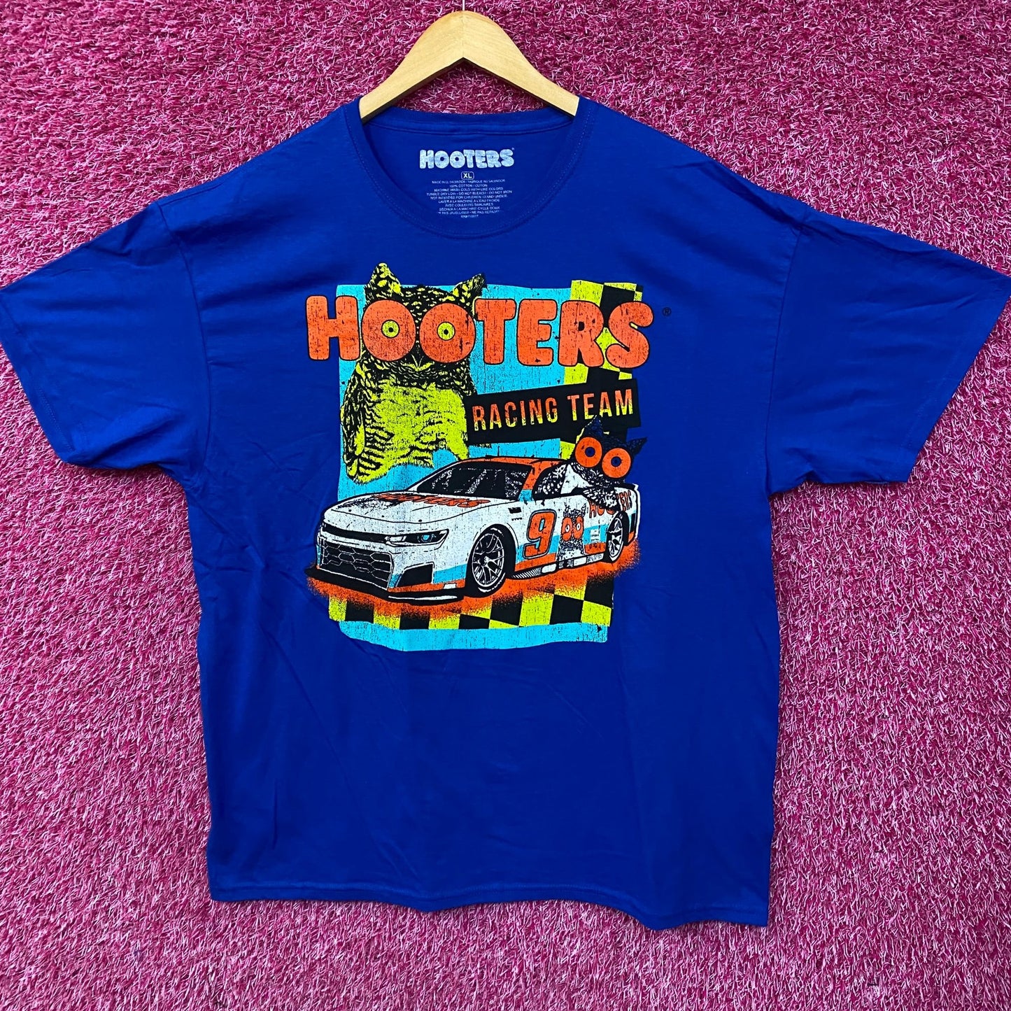 Hooters Racing Team Race Car Number 9 Graphic Design T-Shirt XL