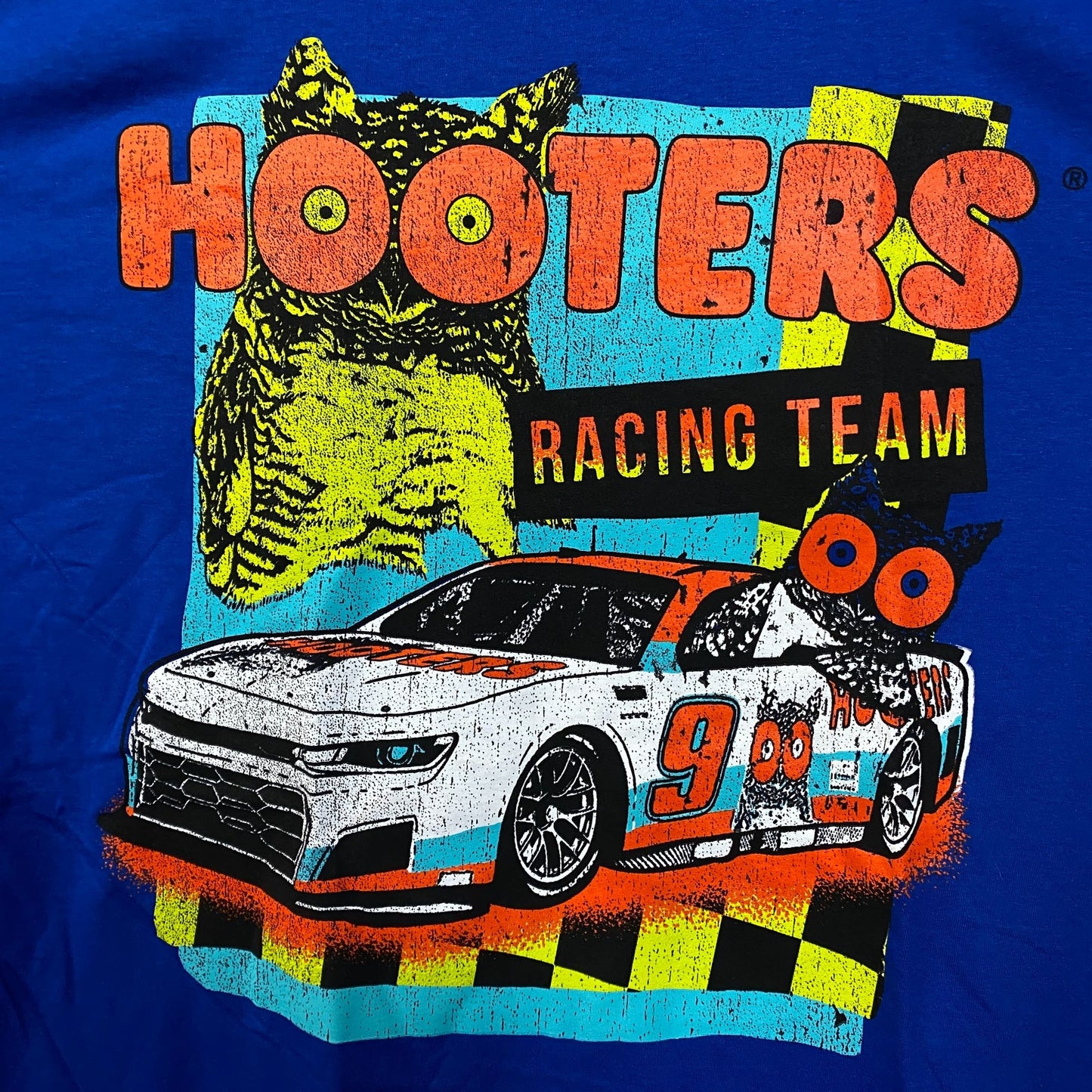 Hooters Racing Team Race Car Number 9 Graphic Design T-Shirt XL