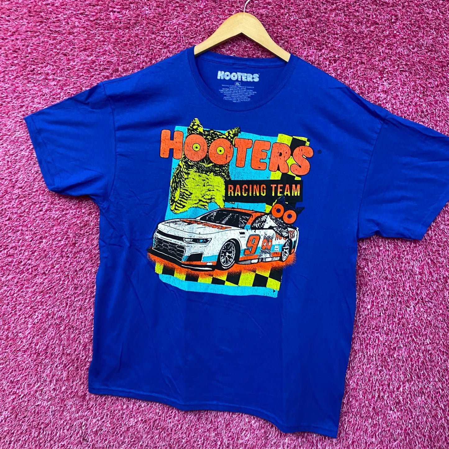 Hooters Racing Team Race Car Number 9 Graphic Design T-Shirt XL