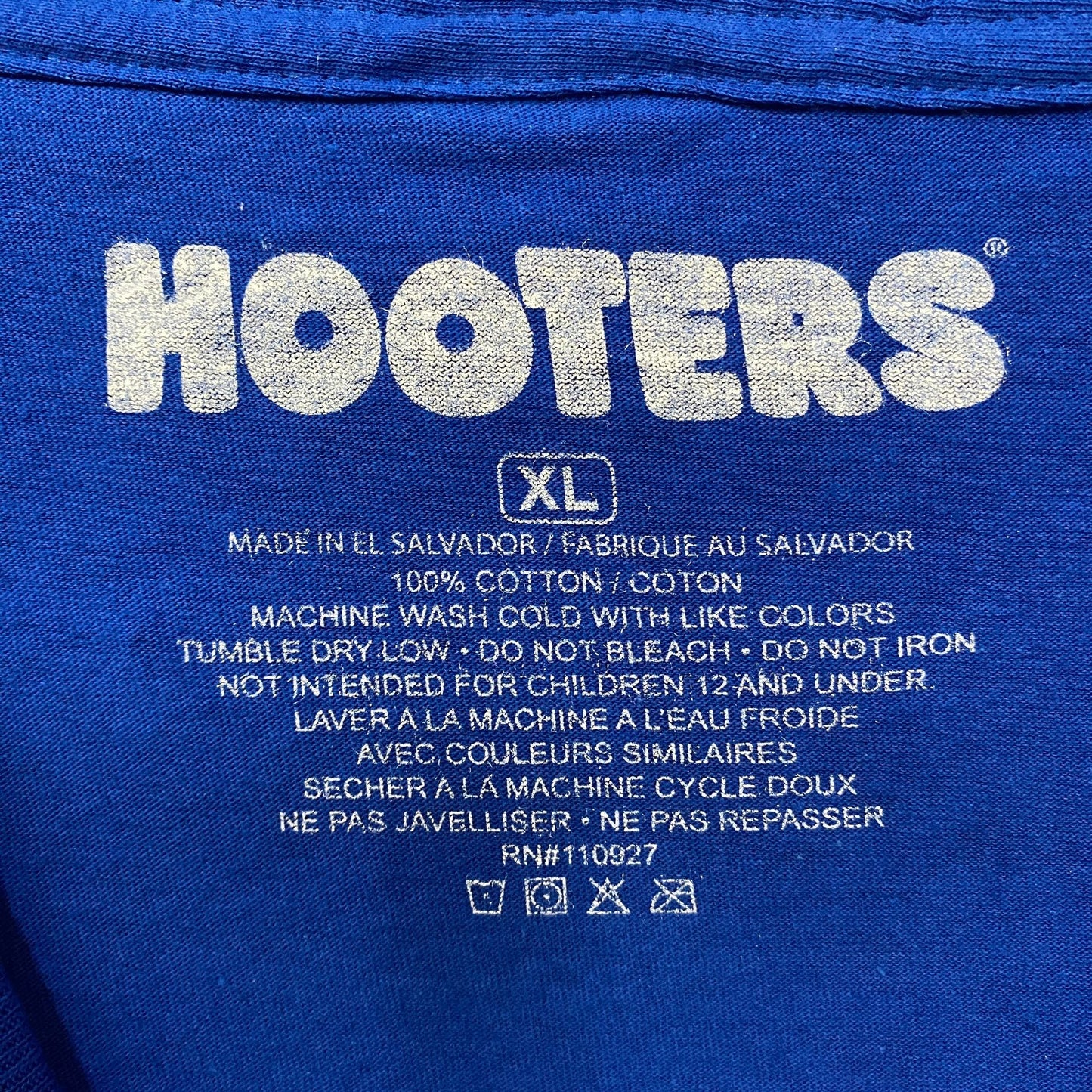 Hooters Racing Team Race Car Number 9 Graphic Design T-Shirt XL