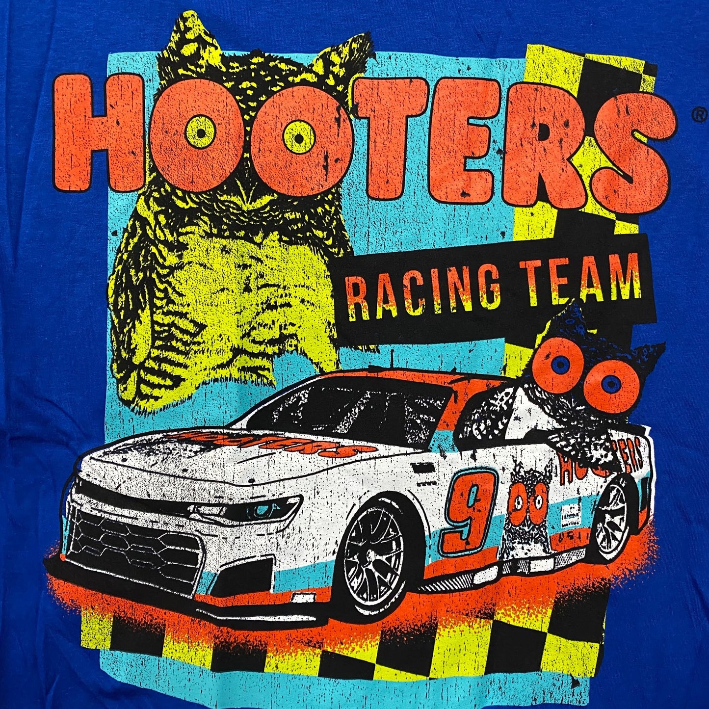 Hooters Racing Team Race Car Number 9 Graphic Design T-Shirt Small