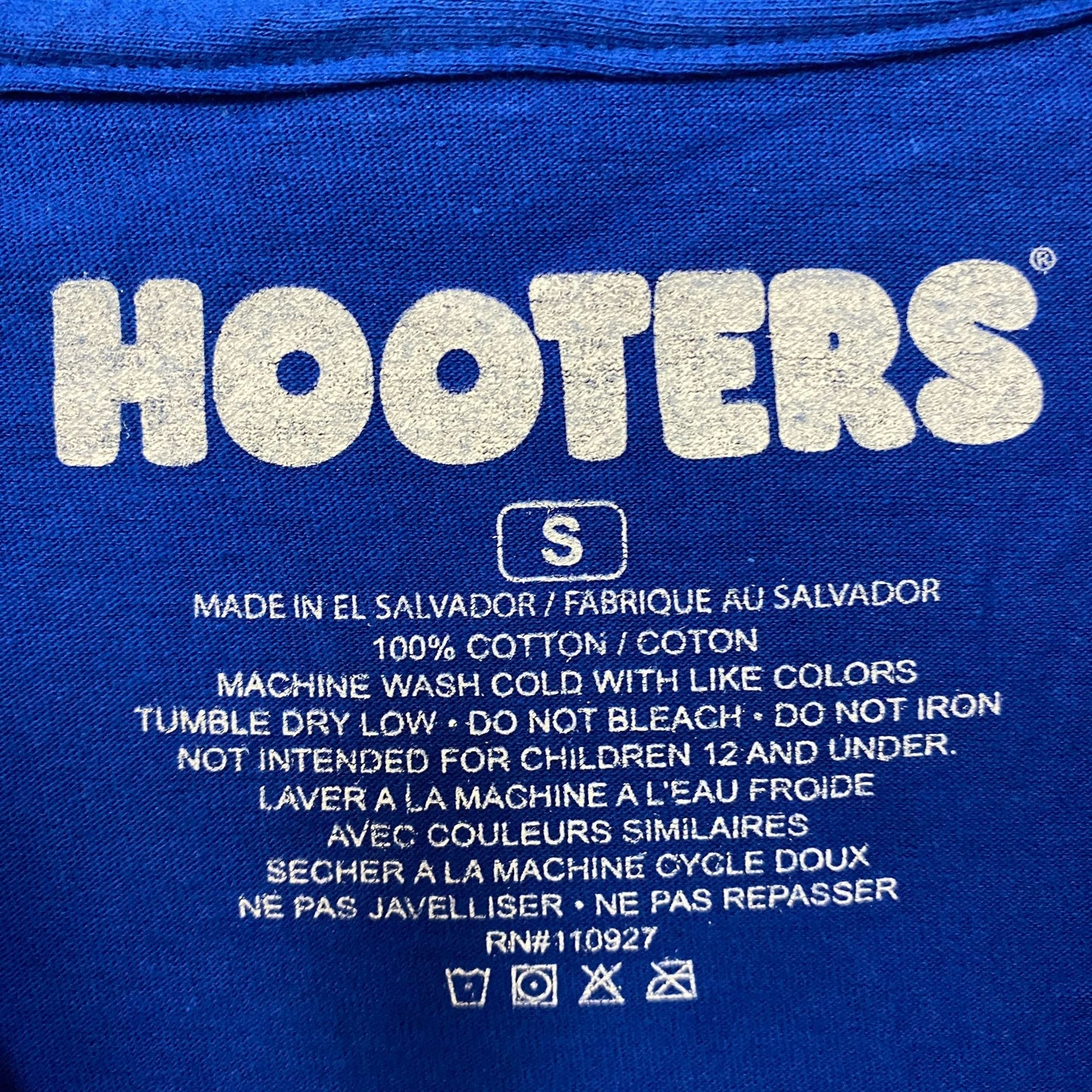 Hooters Racing Team Race Car Number 9 Graphic Design T-Shirt Small