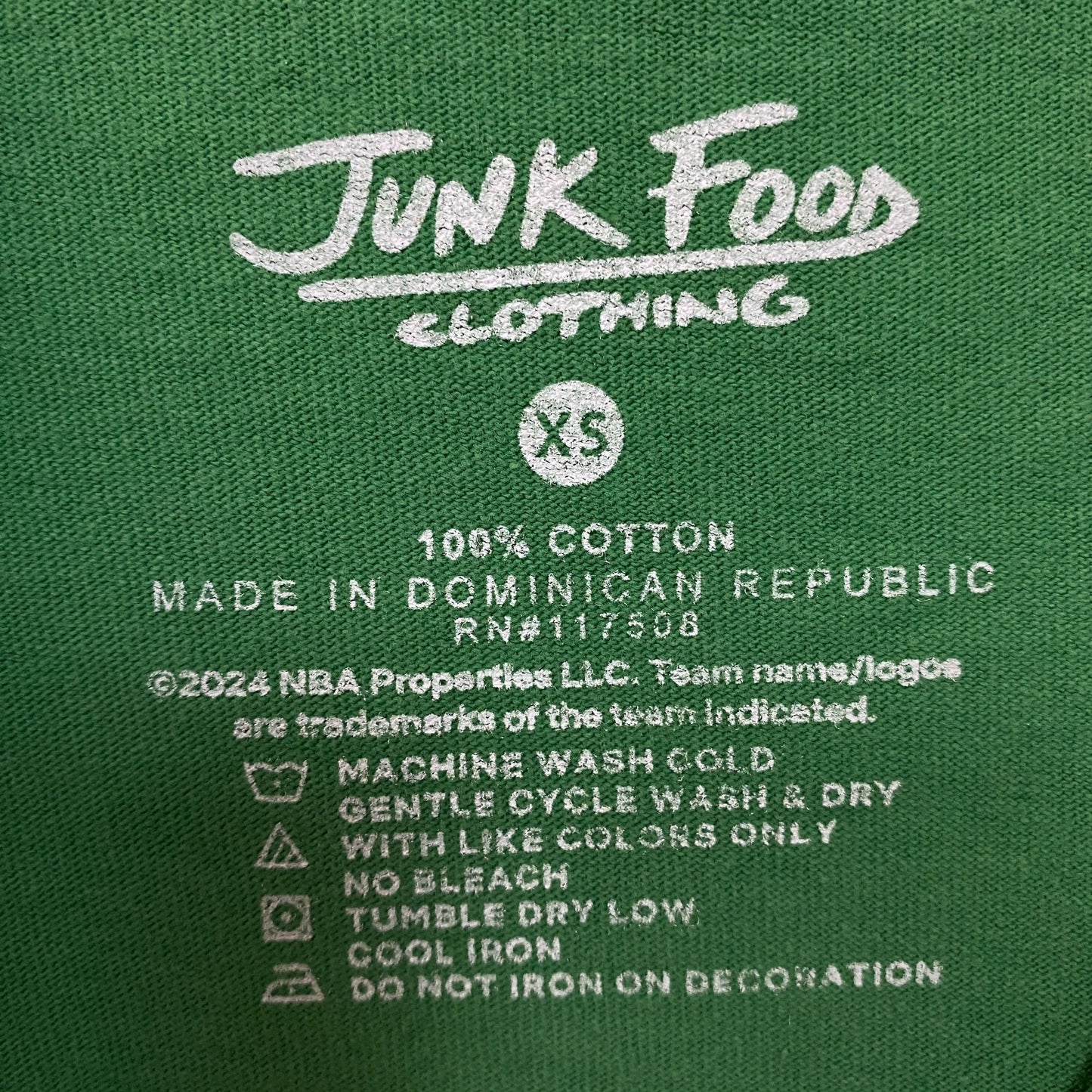 Junk Food Clothing Boston Celtics Crest Women's Vintage Style T-Shirt XS