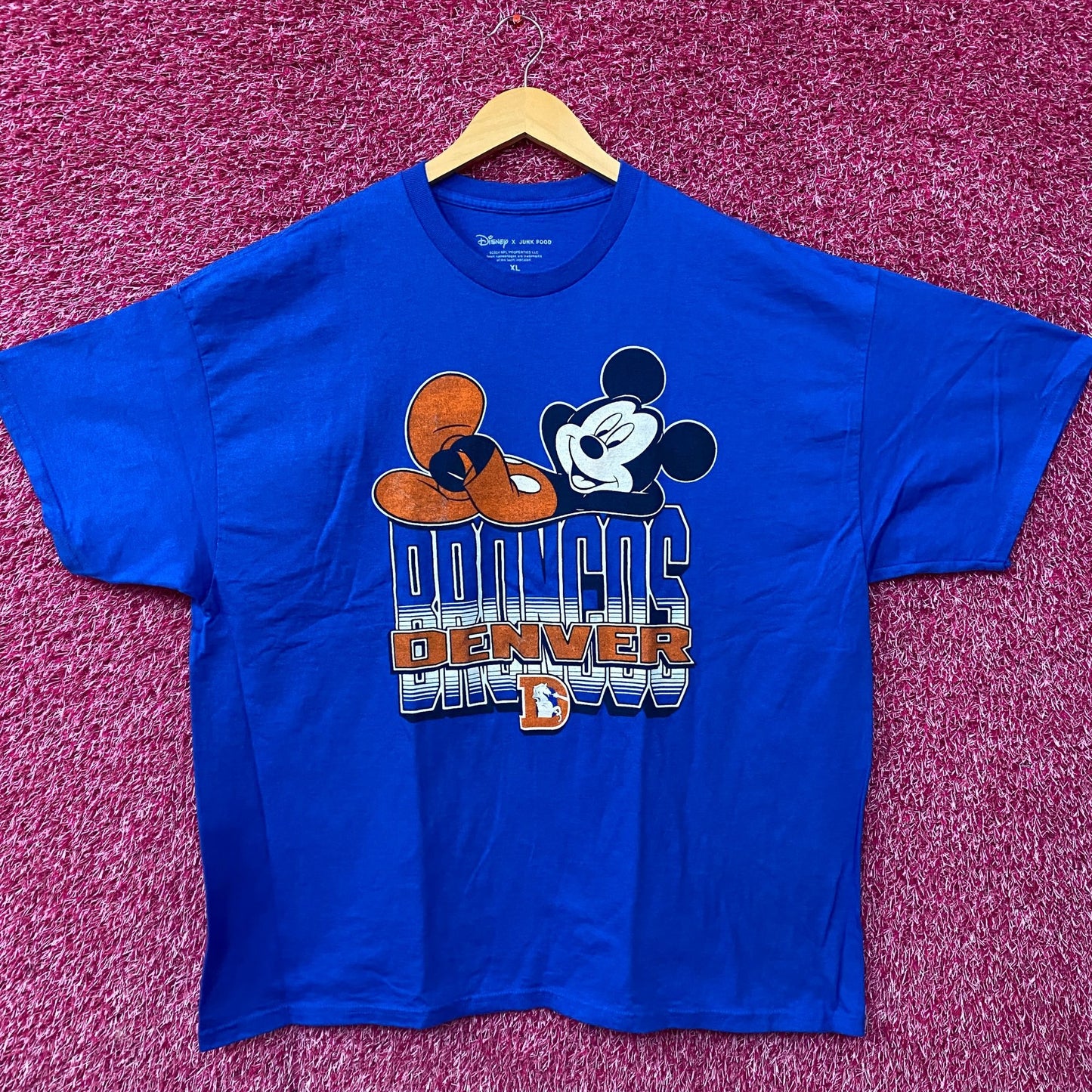 Disney x Junk Food NFL Denver Broncos Mickey Mouse Kick Back T-Shirt XL