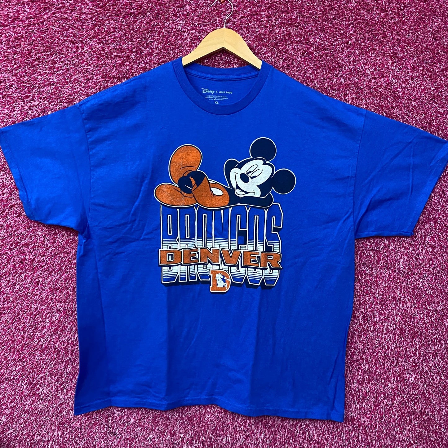 Disney x Junk Food NFL Denver Broncos Mickey Mouse Kick Back T-Shirt XL