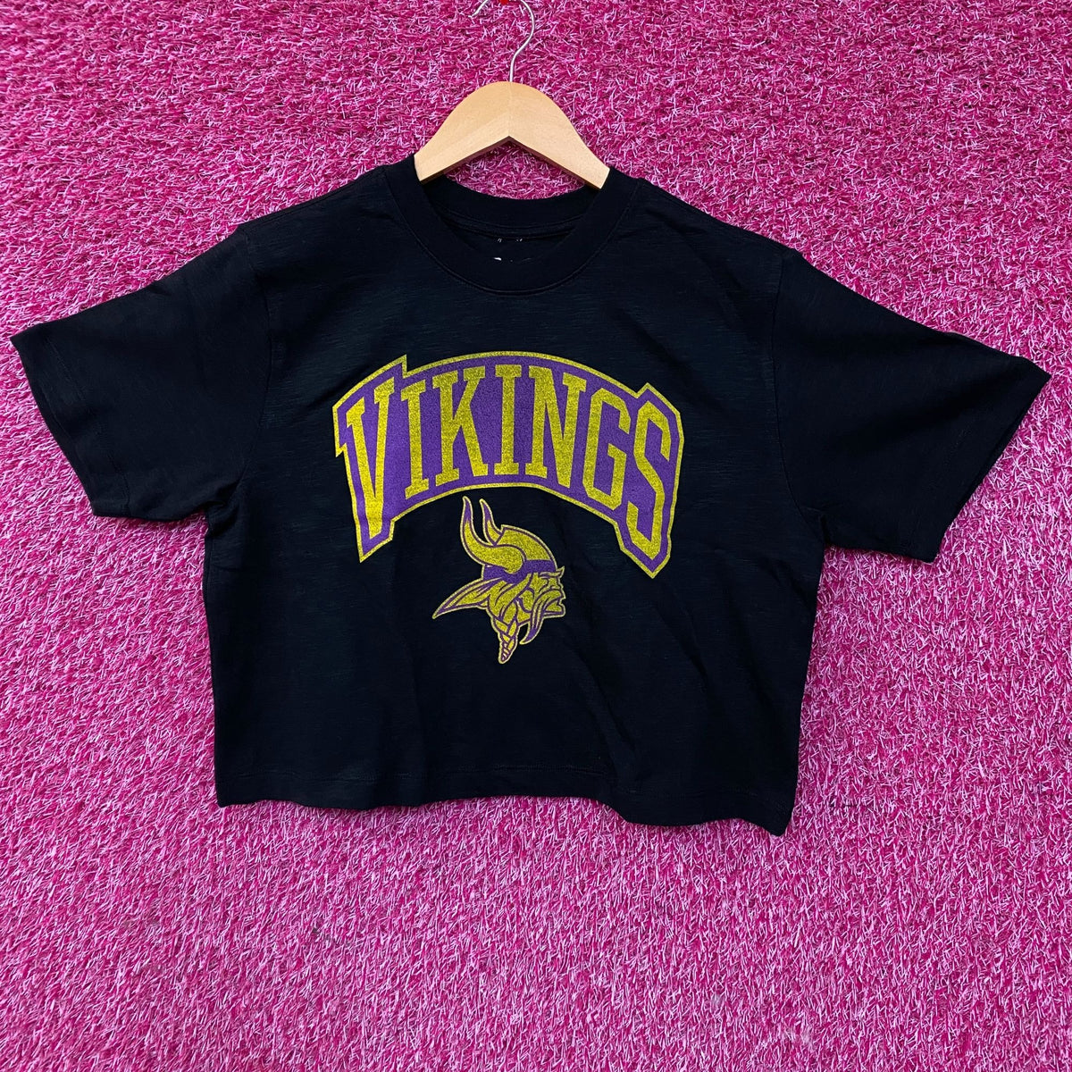 Junk Food Clothing Minnesota Vikings Women's Mock Neck Crop Tee Small