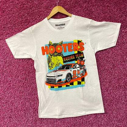 Hooters Racing Team Vintage Style Graphic Design T-Shirt Medium