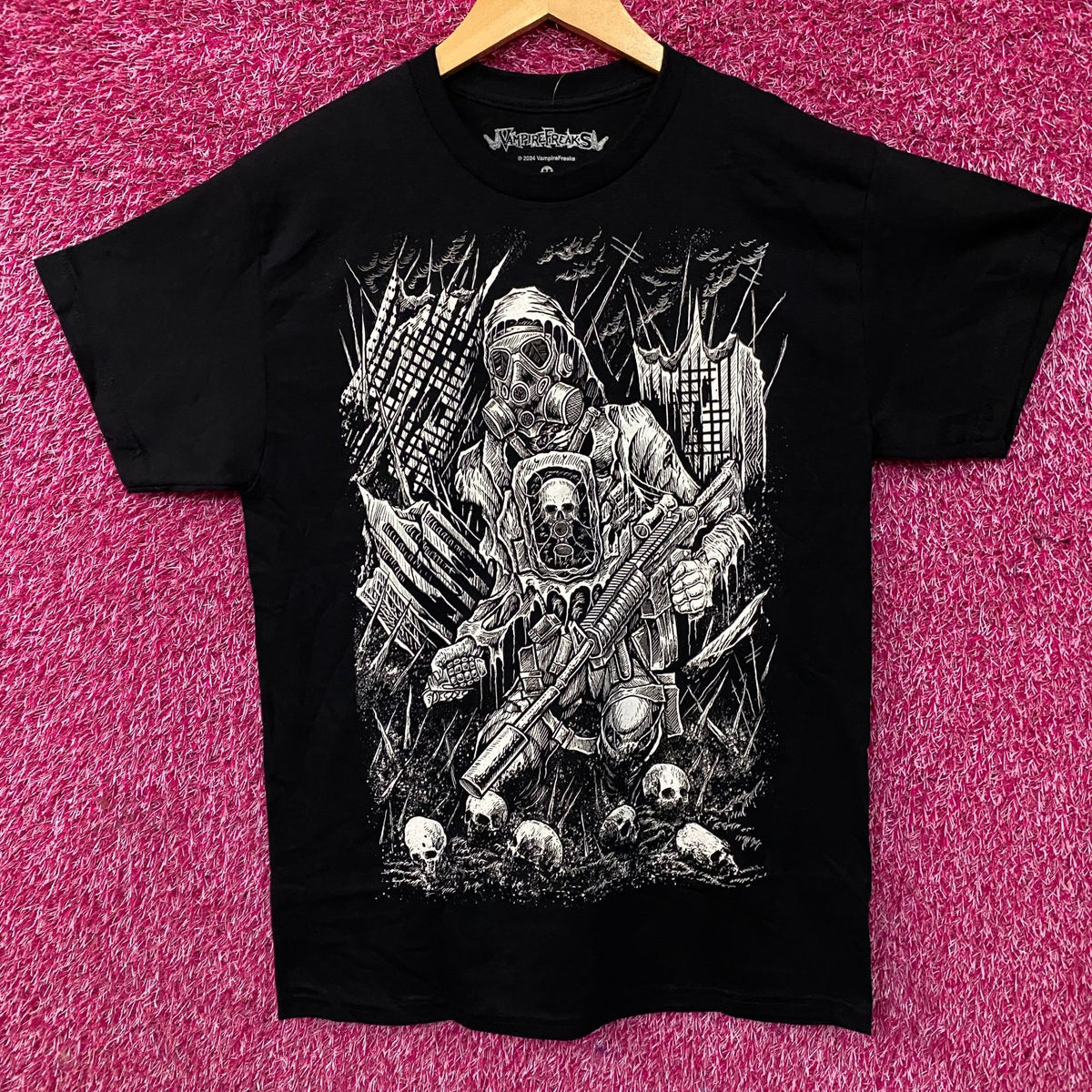 VampireFreaks Gas Mask Post-Apocalypse Graphic T-Shirt Medium