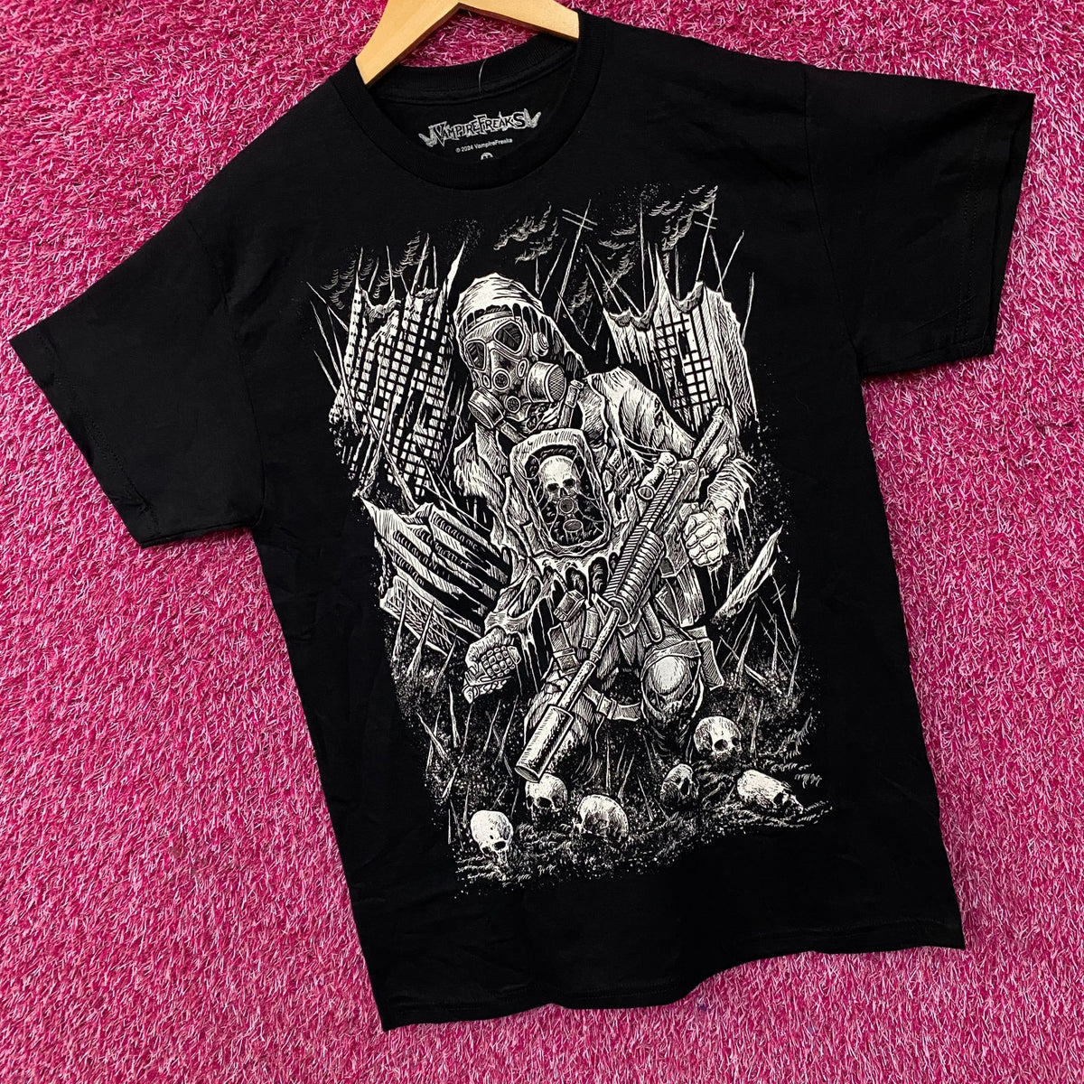 VampireFreaks Gas Mask Post-Apocalypse Graphic T-Shirt Medium