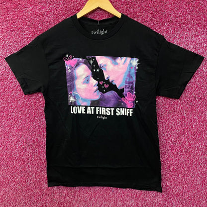 The Twilight Saga "Love at First Sniff" Bella & Edward Graphic T-Shirt Medium