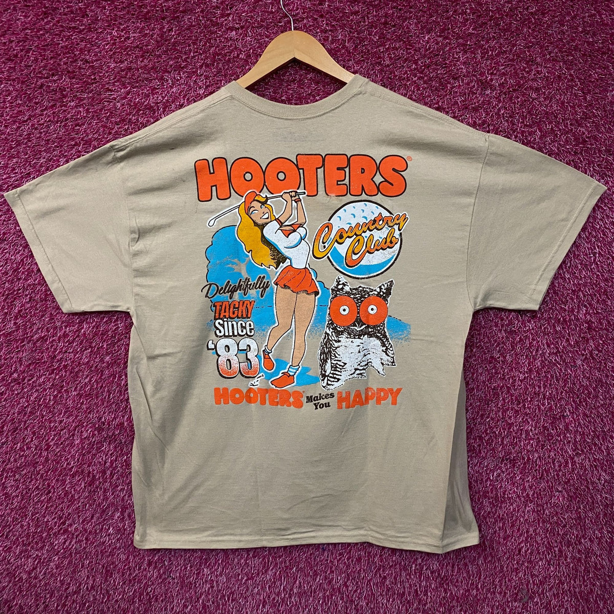 Hooters Country Club Delightfully Tacky Since 83 T-Shirt XL