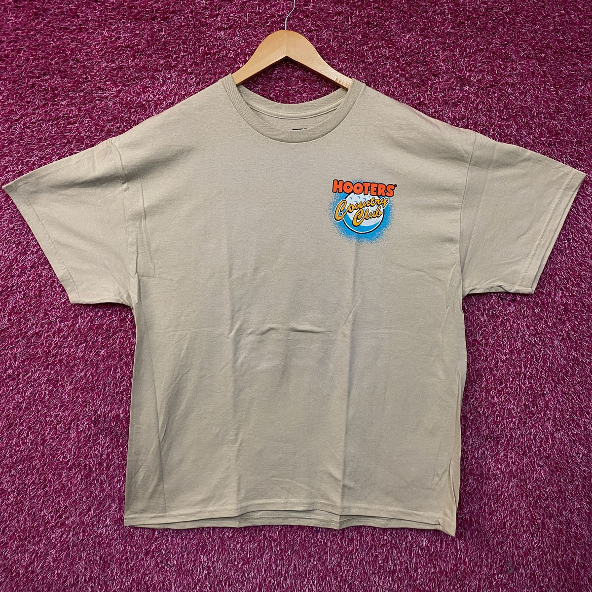 Hooters Country Club Delightfully Tacky Since 83 T-Shirt XL