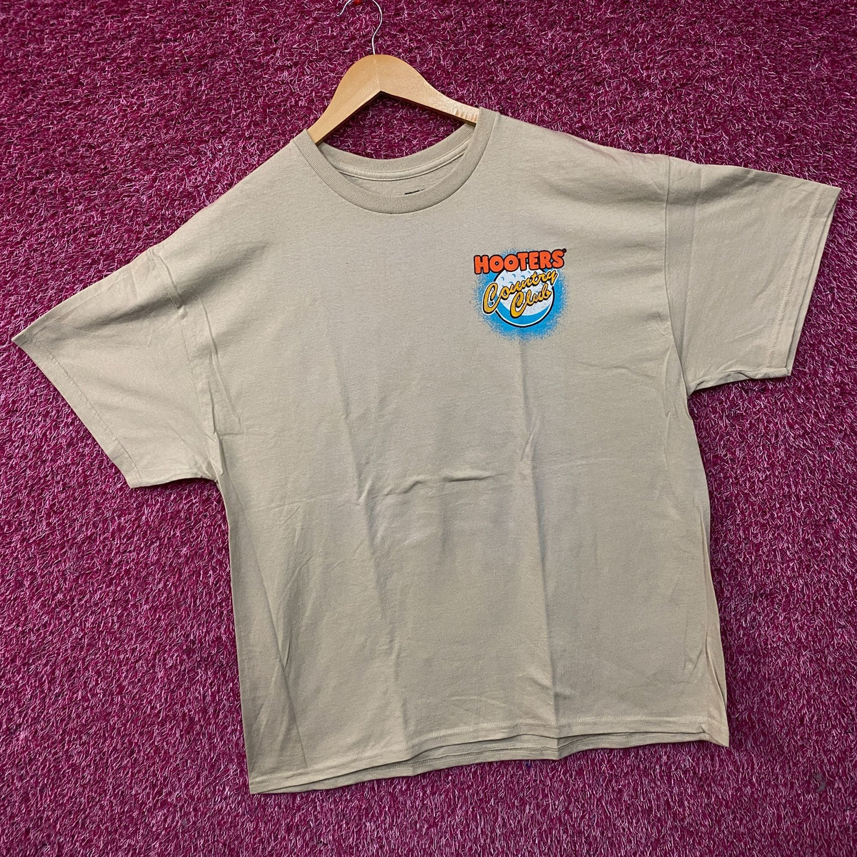 Hooters Country Club Delightfully Tacky Since 83 T-Shirt XL