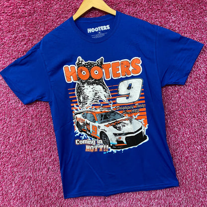 Hooters Coming In Hot Delightfully Tacky Since 1983 T-Shirt Medium