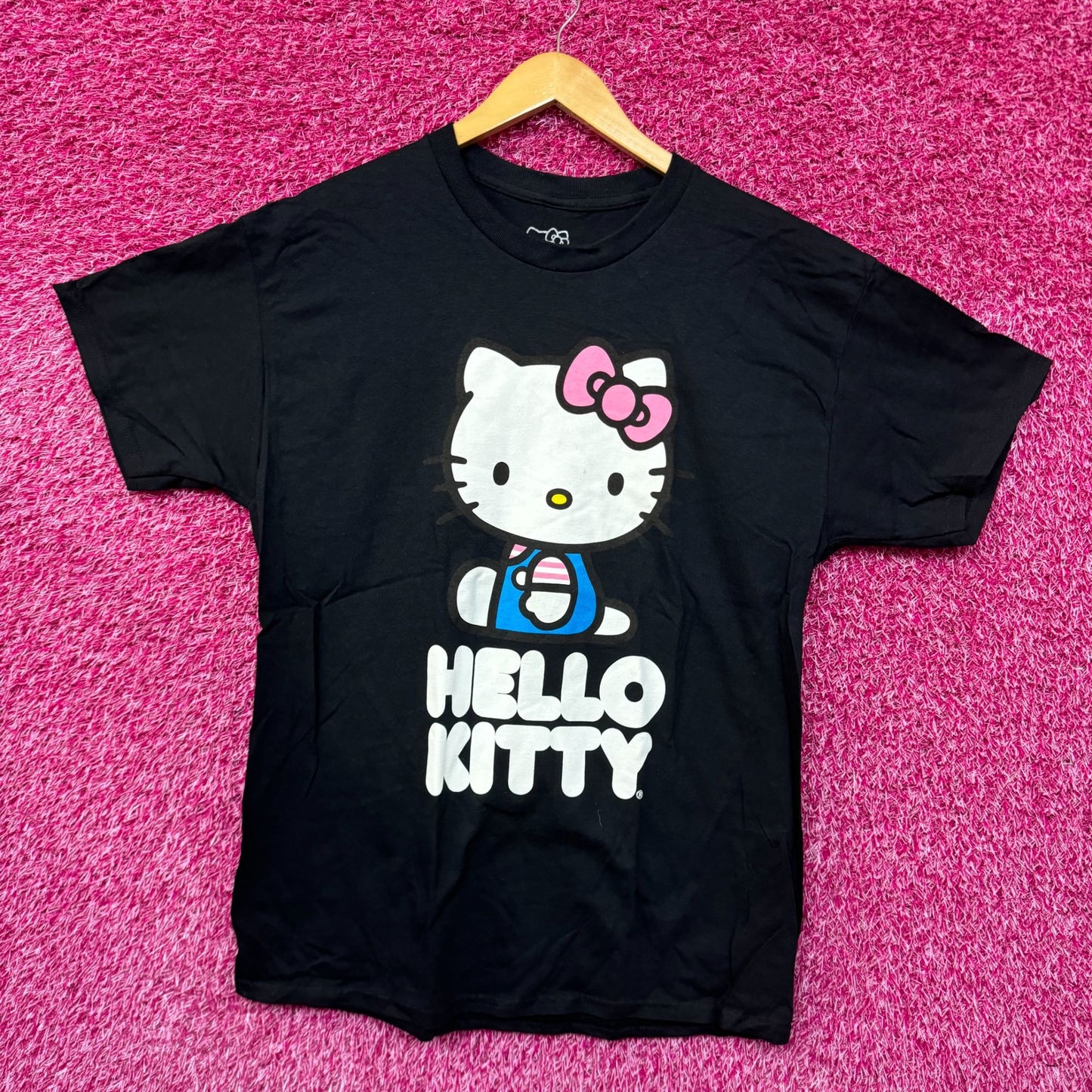 Hello Kitty Sitting Sideways Kawaii Anime Sanrio Tee M
