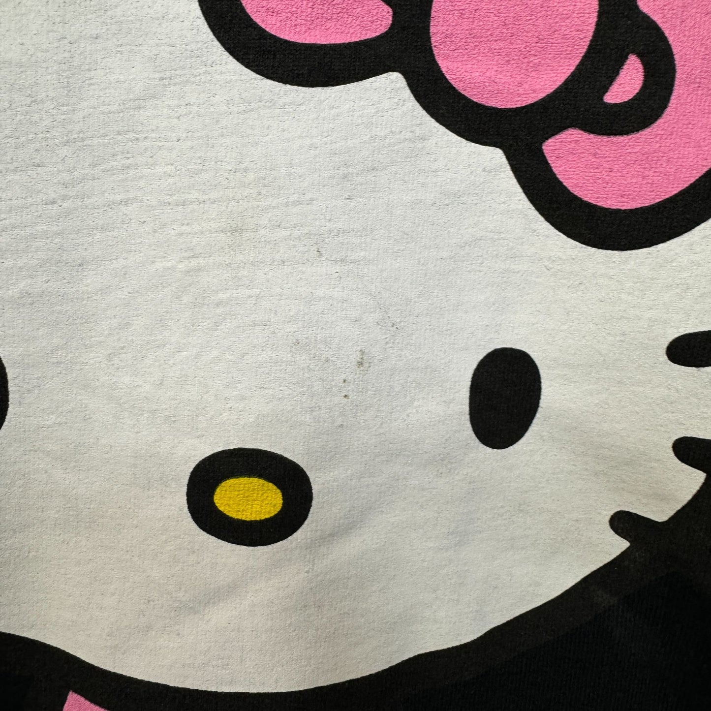 Hello Kitty Sitting Sideways Kawaii Anime Sanrio Tee M