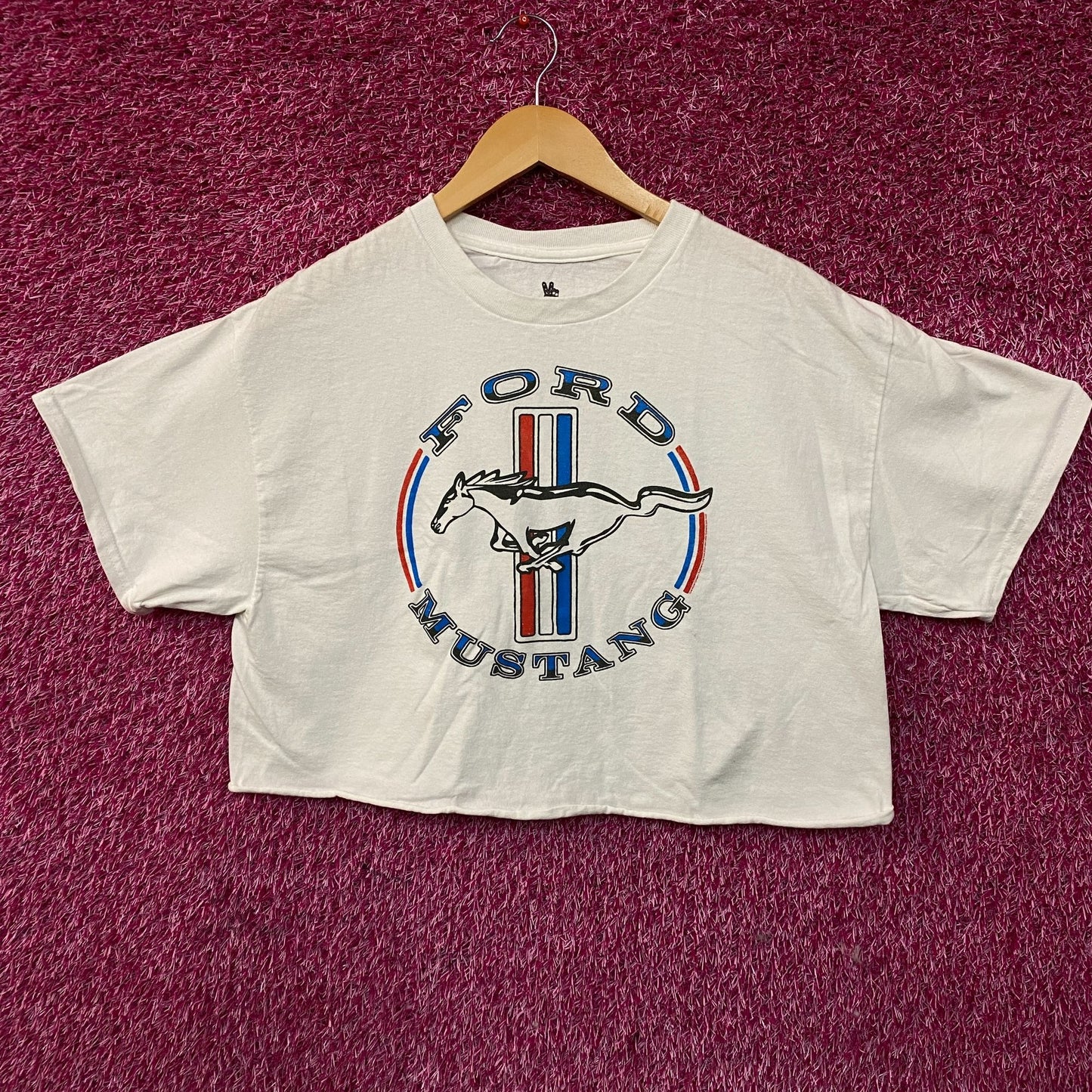 Ford Mustang Cropped Graphic T-Shirt Medium
