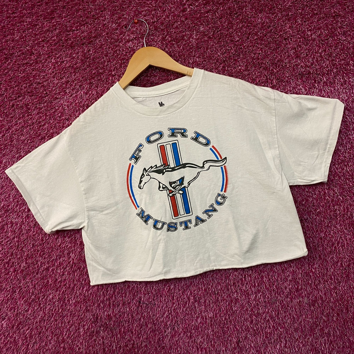 Ford Mustang Cropped Graphic T-Shirt Medium