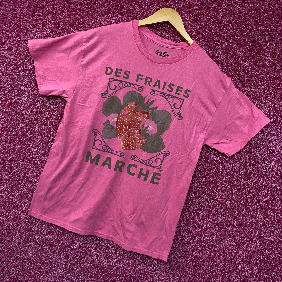 Junk Food Des Fraises Marché Cute Graphic T-Shirt Medium