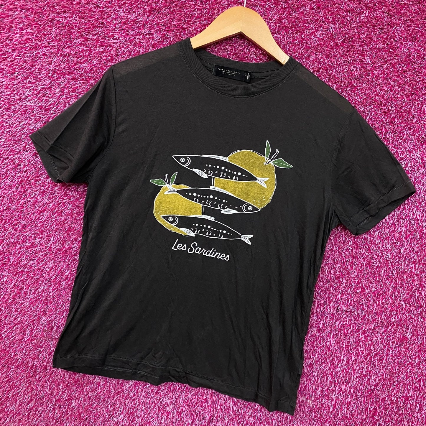 Junk Food Women's Les Sardines Vintage Style Tissue Tee Small