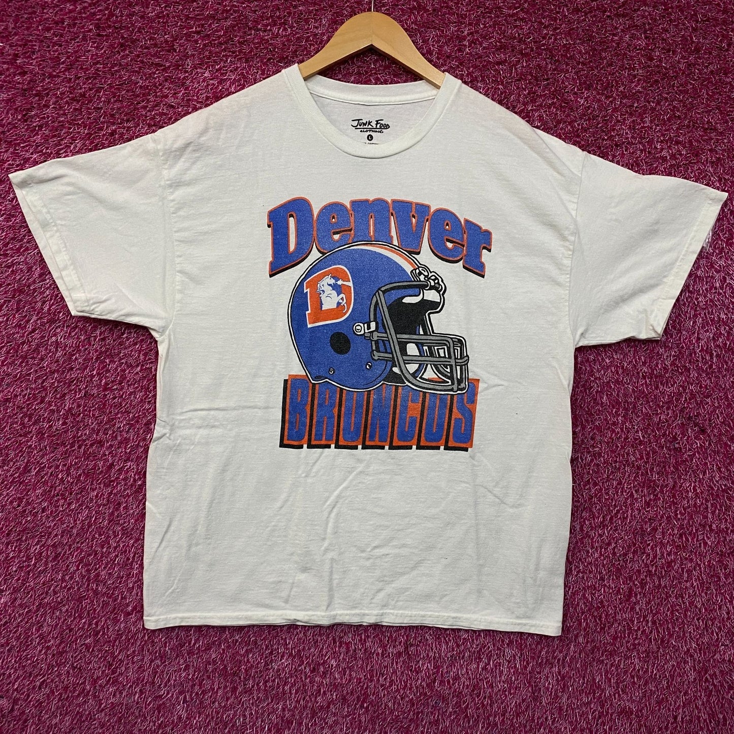 Junk Food NFL Denver Broncos Throwback Helmet Logo T- Shirt Large