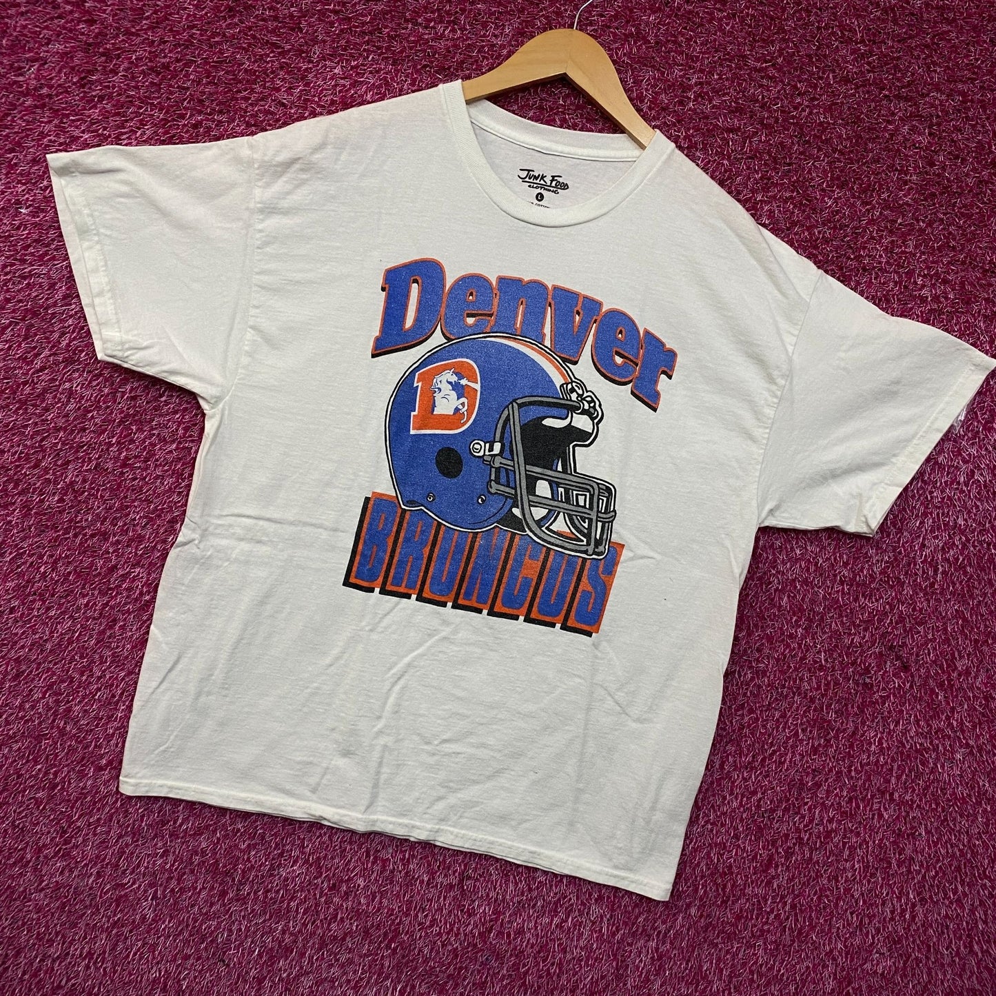 Junk Food NFL Denver Broncos Throwback Helmet Logo T- Shirt Large