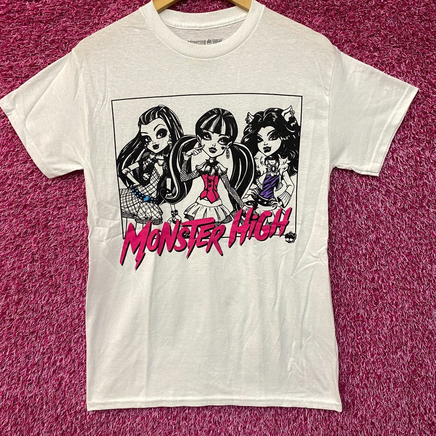 Monster High Trio Frame Graphic Design T-Shirt Small