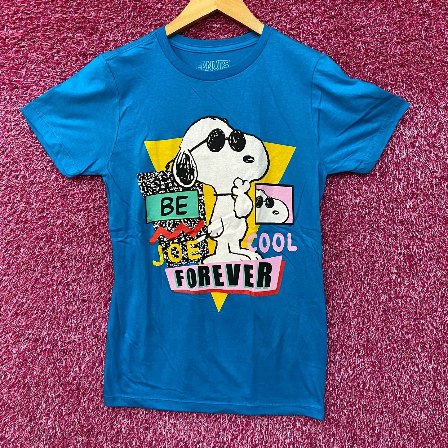 Peanuts Snoopy Be Joe Cool Forever Graphic Design T-Shirt Extra Small