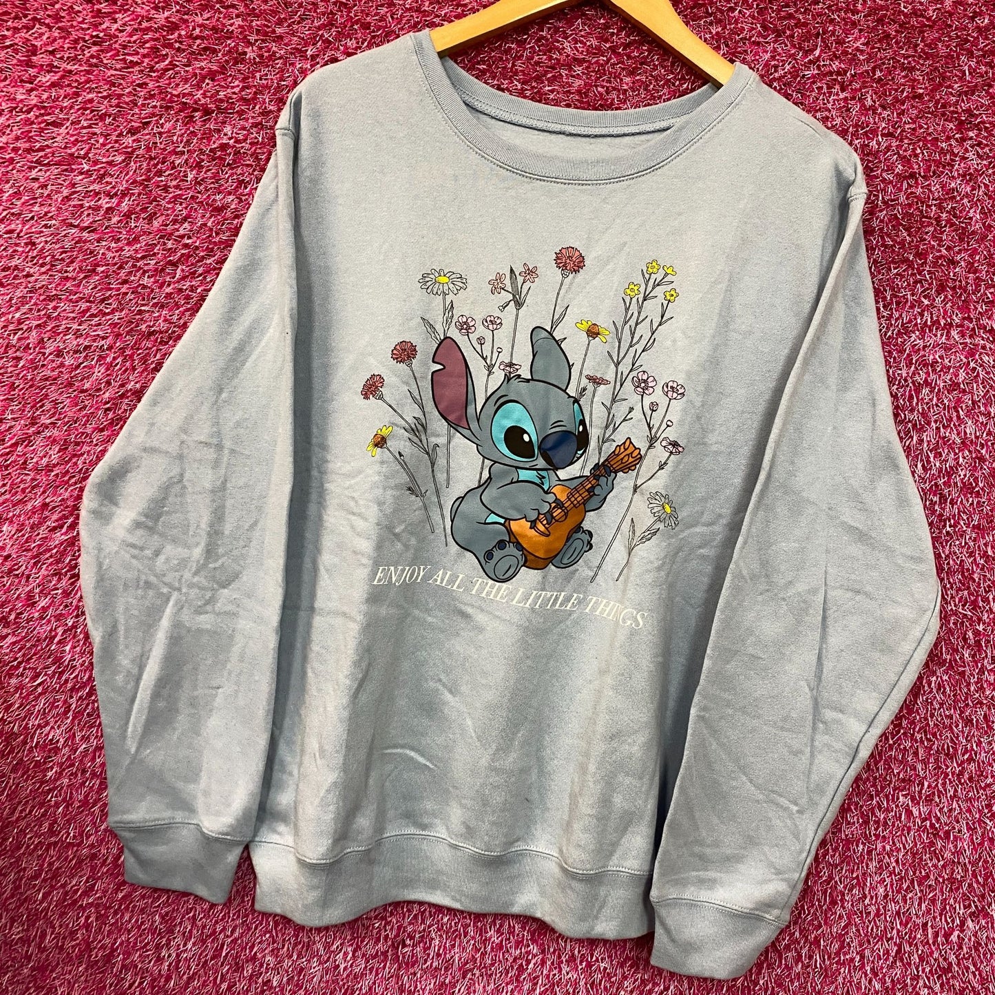 Disney's Lilo and Stitch Enjoy All the Little Things Crewneck size XL