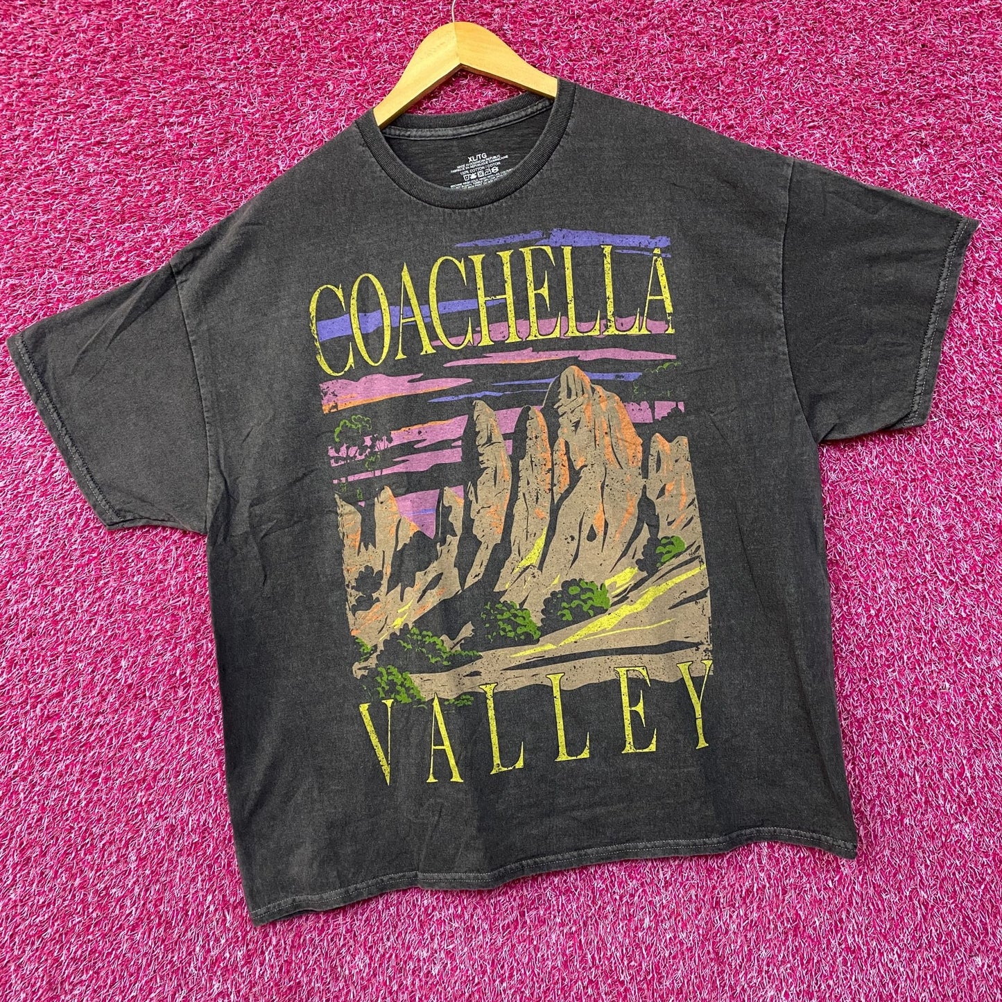 Coachella Valley Vintage-Style Graphic Design T-Shirt XL