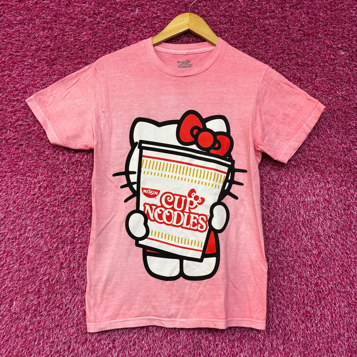 Sanrio Hello Kitty x Nissin Cup Noodles Pink T-Shirt Extra Small
